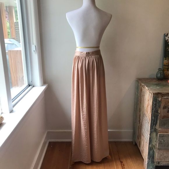 Victoria secret champagne pink skirt, size 0 - Picture 6 of 7